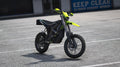 Surron Ultra Bee | Abzeichen entfernt